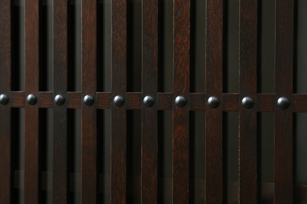 中古　美品　タモ材　落ち着いた佇まいで空間に取り入れやすい水屋箪笥　(R-085741)