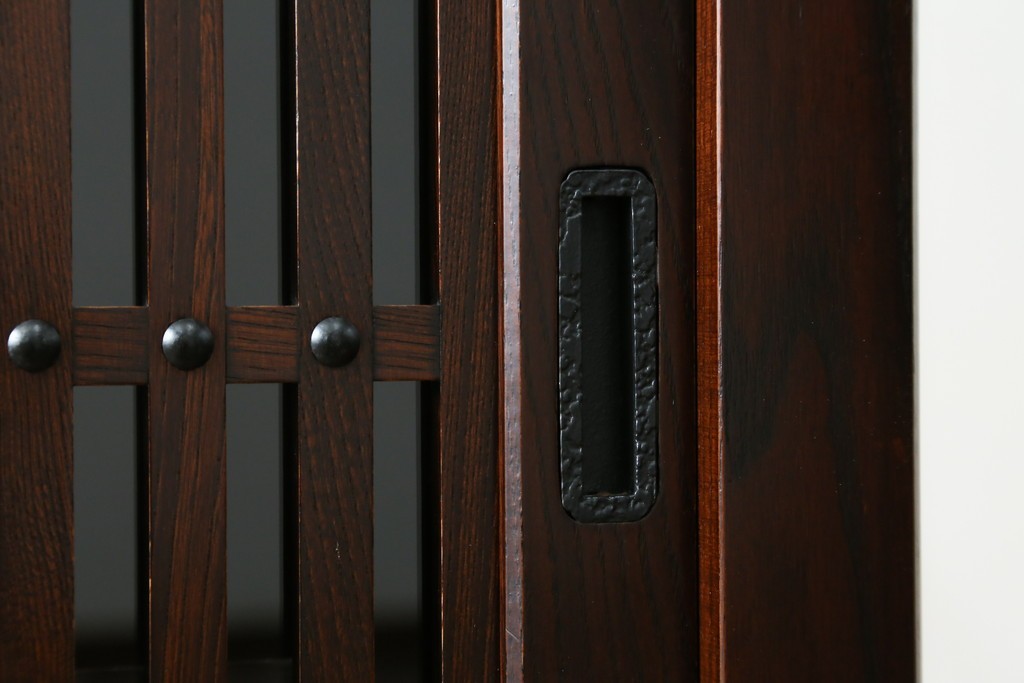 中古　美品　タモ材　落ち着いた佇まいで空間に取り入れやすい水屋箪笥　(R-085741)