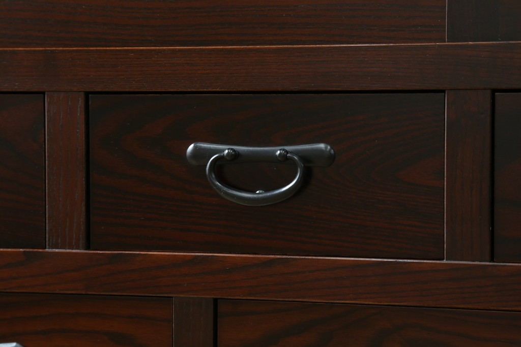 中古　美品　タモ材　落ち着いた佇まいで空間に取り入れやすい水屋箪笥　(R-085741)