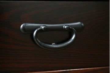 中古　美品　タモ材　落ち着いた佇まいで空間に取り入れやすい水屋箪笥　(R-085741)