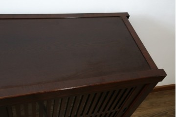 中古　美品　タモ材　落ち着いた佇まいで空間に取り入れやすい水屋箪笥　(R-085741)