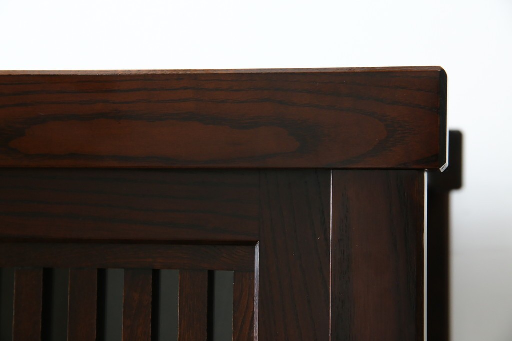 中古　美品　タモ材　落ち着いた佇まいで空間に取り入れやすい水屋箪笥　(R-085741)