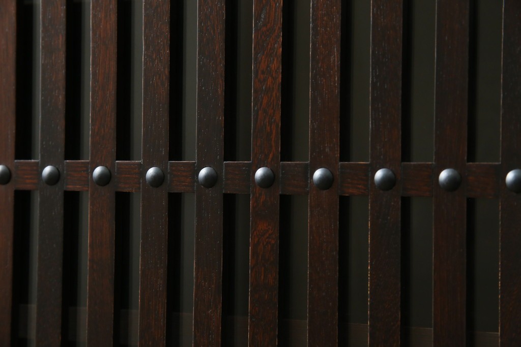 中古　美品　タモ材　落ち着いた佇まいで空間に取り入れやすい水屋箪笥　(R-085741)