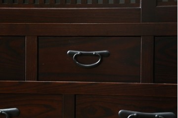 中古　美品　タモ材　落ち着いた佇まいで空間に取り入れやすい水屋箪笥　(R-085741)