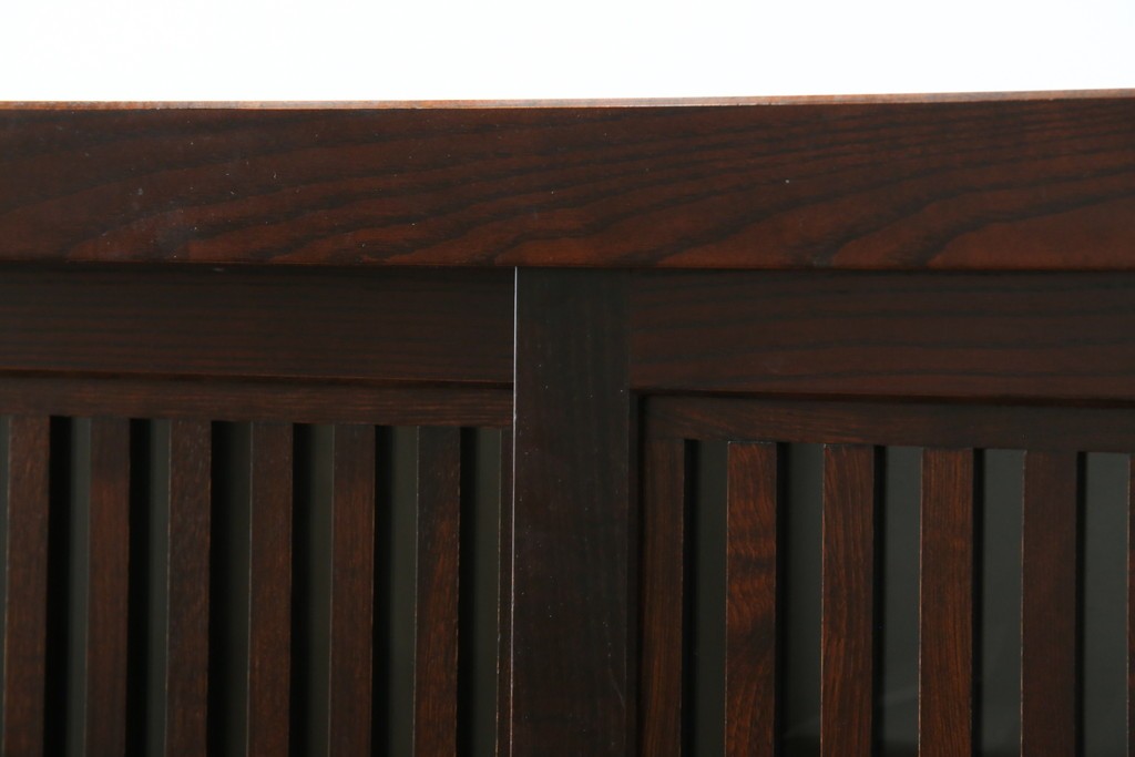 中古　美品　タモ材　落ち着いた佇まいで空間に取り入れやすい水屋箪笥　(R-085741)