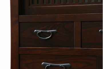 中古　美品　タモ材　落ち着いた佇まいで空間に取り入れやすい水屋箪笥　(R-085741)