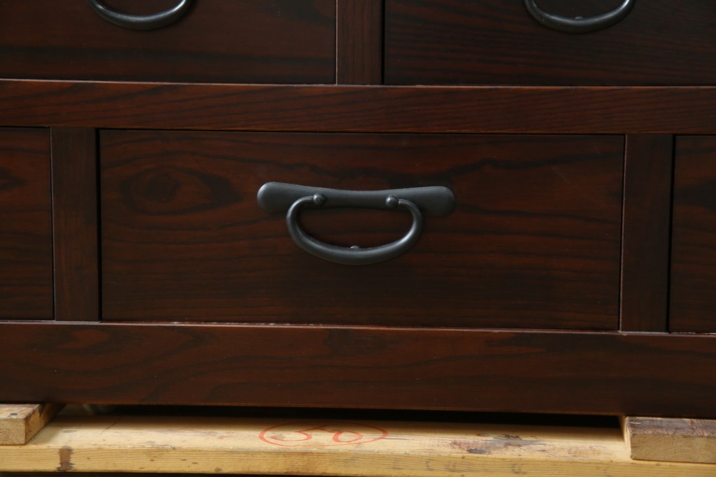 中古　美品　タモ材　落ち着いた佇まいで空間に取り入れやすい水屋箪笥　(R-085741)