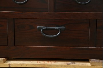 中古　美品　タモ材　落ち着いた佇まいで空間に取り入れやすい水屋箪笥　(R-085741)