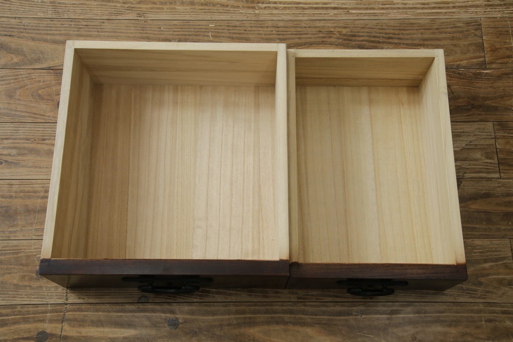 中古　美品　タモ材　落ち着いた佇まいで空間に取り入れやすい水屋箪笥　(R-085741)