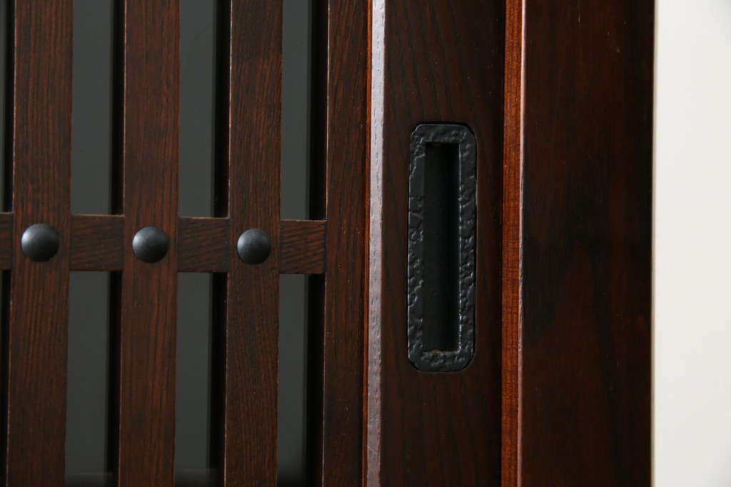 中古　美品　タモ材　落ち着いた佇まいで空間に取り入れやすい水屋箪笥　(R-085741)