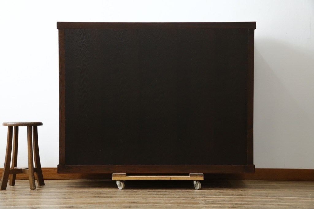 中古　美品　タモ材　落ち着いた佇まいで空間に取り入れやすい水屋箪笥　(R-085741)