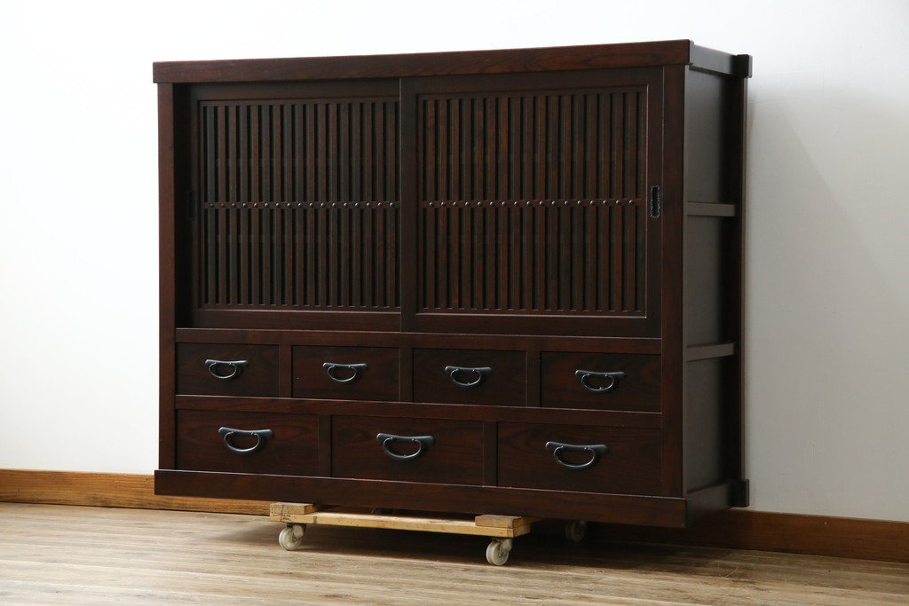 中古　美品　タモ材　落ち着いた佇まいで空間に取り入れやすい水屋箪笥　(R-085741)