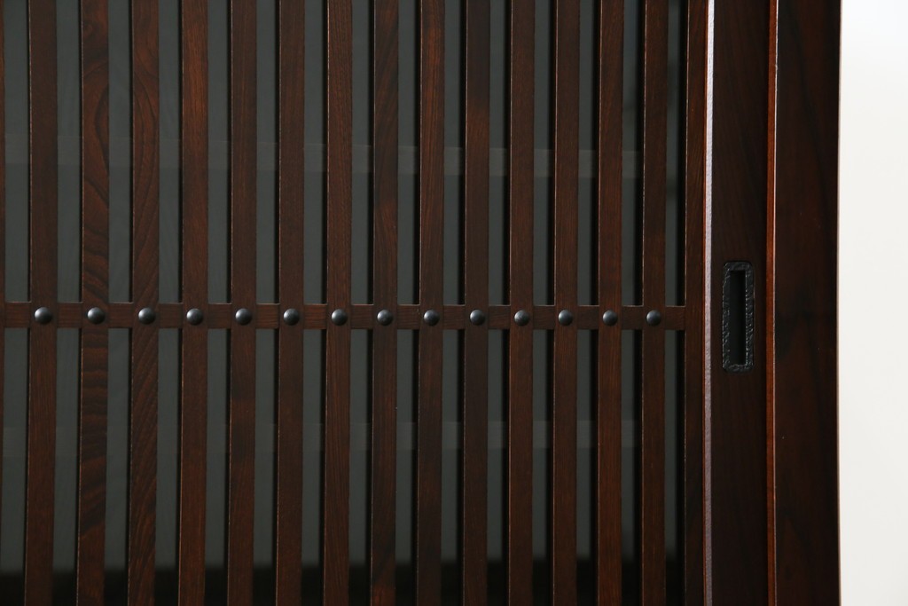 中古　美品　タモ材　落ち着いた佇まいで空間に取り入れやすい水屋箪笥　(R-085741)