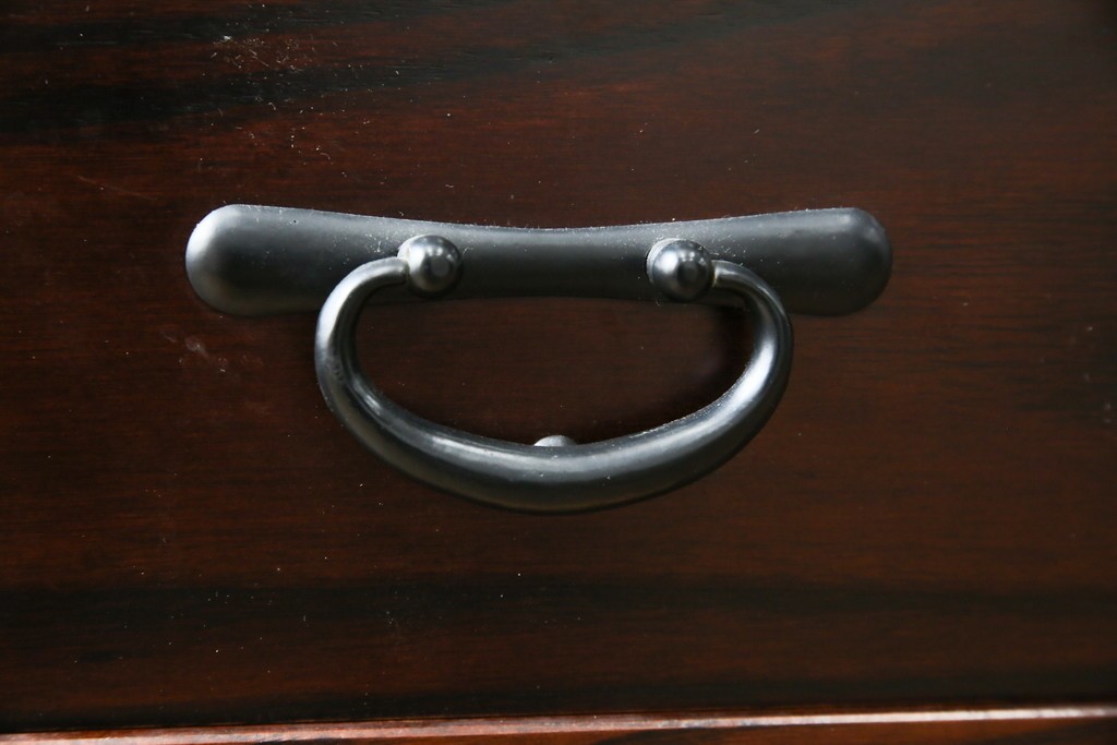 中古　美品　タモ材　落ち着いた佇まいで空間に取り入れやすい水屋箪笥　(R-085741)