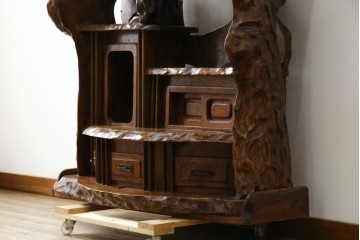 和製ヴィンテージ　特注　工芸家具　総欅(ケヤキ)材　漆塗り　凝ったデザインが存在感抜群の民芸飾り棚　(R-085742)