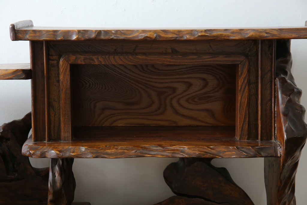 和製ヴィンテージ　特注　工芸家具　総欅(ケヤキ)材　漆塗り　凝ったデザインが存在感抜群の民芸飾り棚　(R-085742)