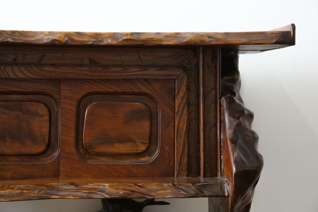 和製ヴィンテージ　特注　工芸家具　総欅(ケヤキ)材　漆塗り　凝ったデザインが存在感抜群の民芸飾り棚　(R-085742)