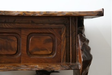 和製ヴィンテージ　特注　工芸家具　総欅(ケヤキ)材　漆塗り　凝ったデザインが存在感抜群の民芸飾り棚　(R-085742)