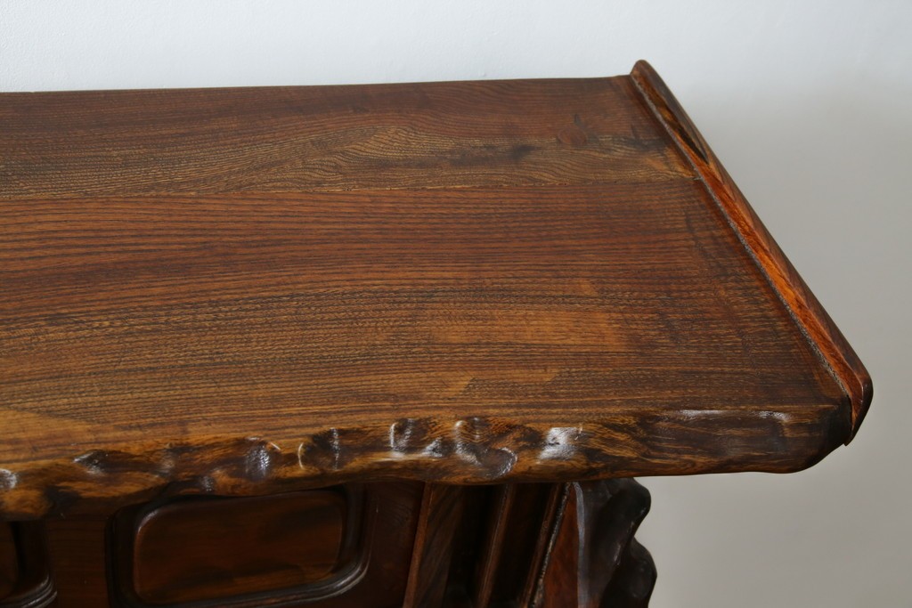 和製ヴィンテージ　特注　工芸家具　総欅(ケヤキ)材　漆塗り　凝ったデザインが存在感抜群の民芸飾り棚　(R-085742)