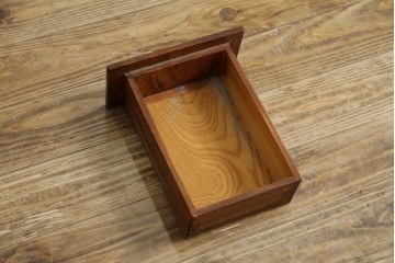 和製ヴィンテージ　特注　工芸家具　総欅(ケヤキ)材　漆塗り　凝ったデザインが存在感抜群の民芸飾り棚　(R-085742)