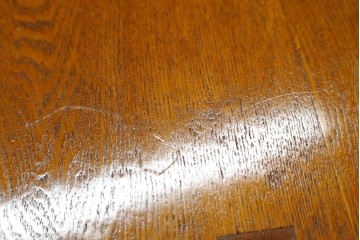 中古　美品　ガラス格子戸と重厚な金具が印象的な両面使いの階段箪笥　(R-085743)