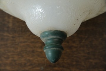 《引っ掛けシーリング式ペンダントライト加工費込み》　和製ヴィンテージ　ミルクガラス　可憐なシルエットのペンダントライト　(R-085744)