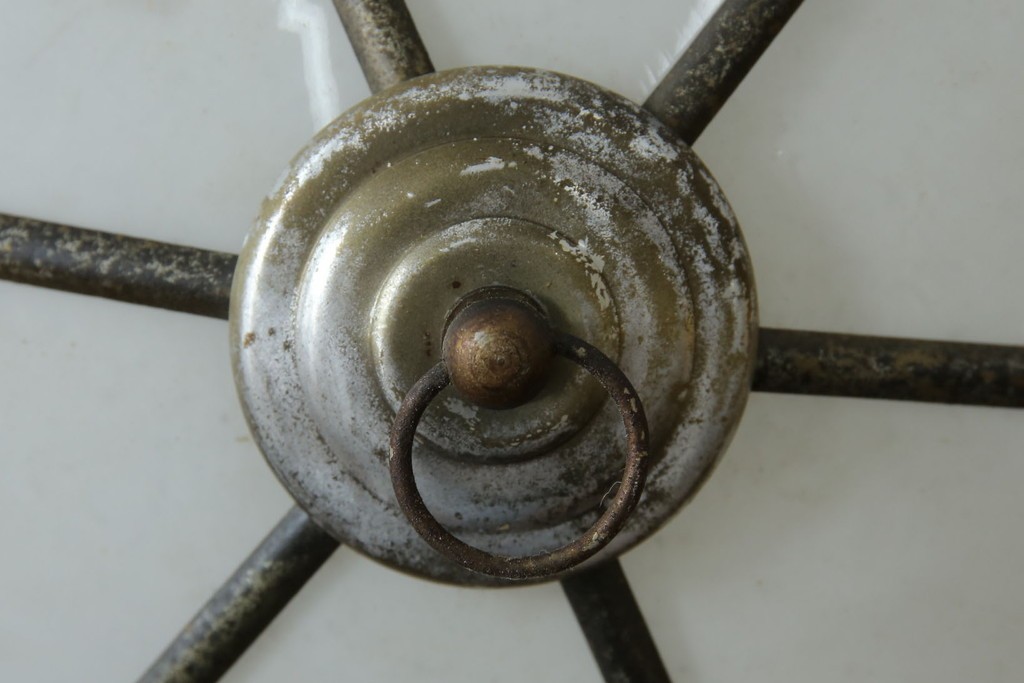 和製アンティーク　丸みのあるシェードに真鍮飾りをあしらったペンダントライト　(R-085749)