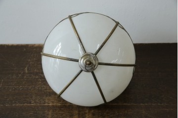 和製アンティーク　丸みのあるシェードに真鍮飾りをあしらったペンダントライト　(R-085749)