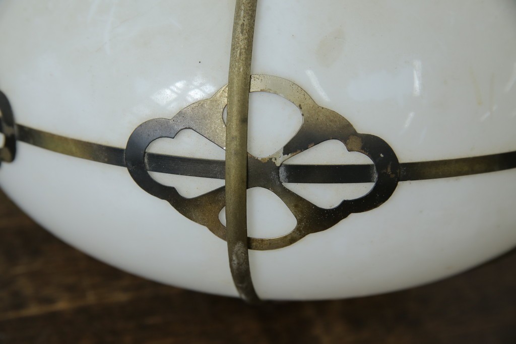 和製アンティーク　丸みのあるシェードに真鍮飾りをあしらったペンダントライト　(R-085749)