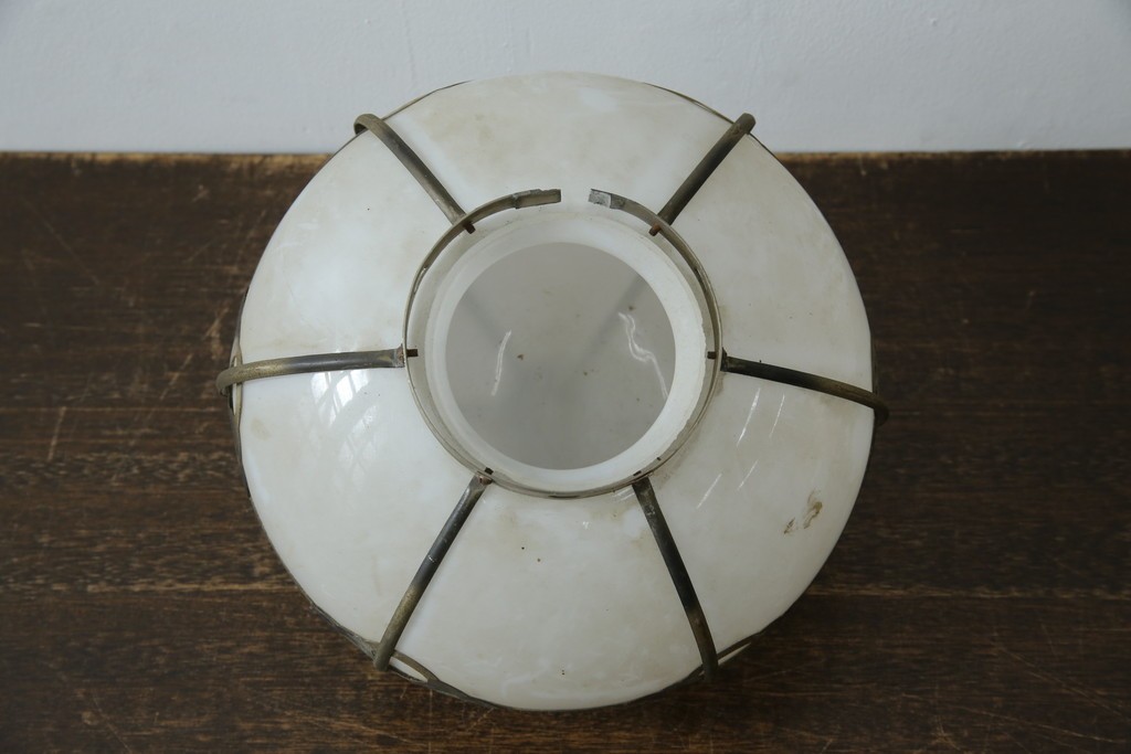 和製アンティーク　丸みのあるシェードに真鍮飾りをあしらったペンダントライト　(R-085749)