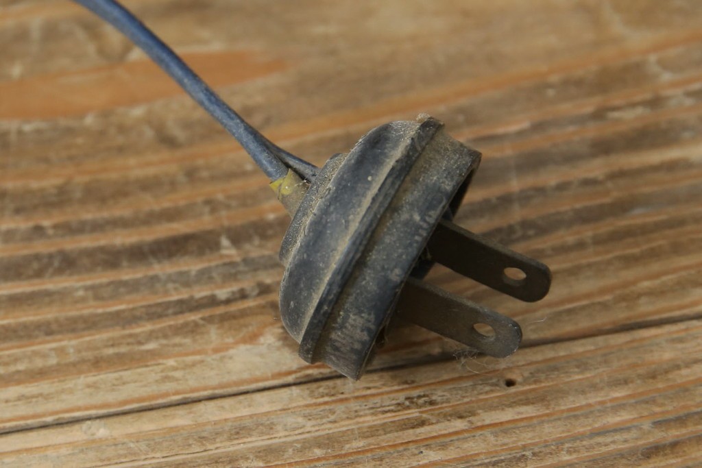 和製アンティーク　向きを調整しやすい三本脚のスタンドライト　(R-085750)