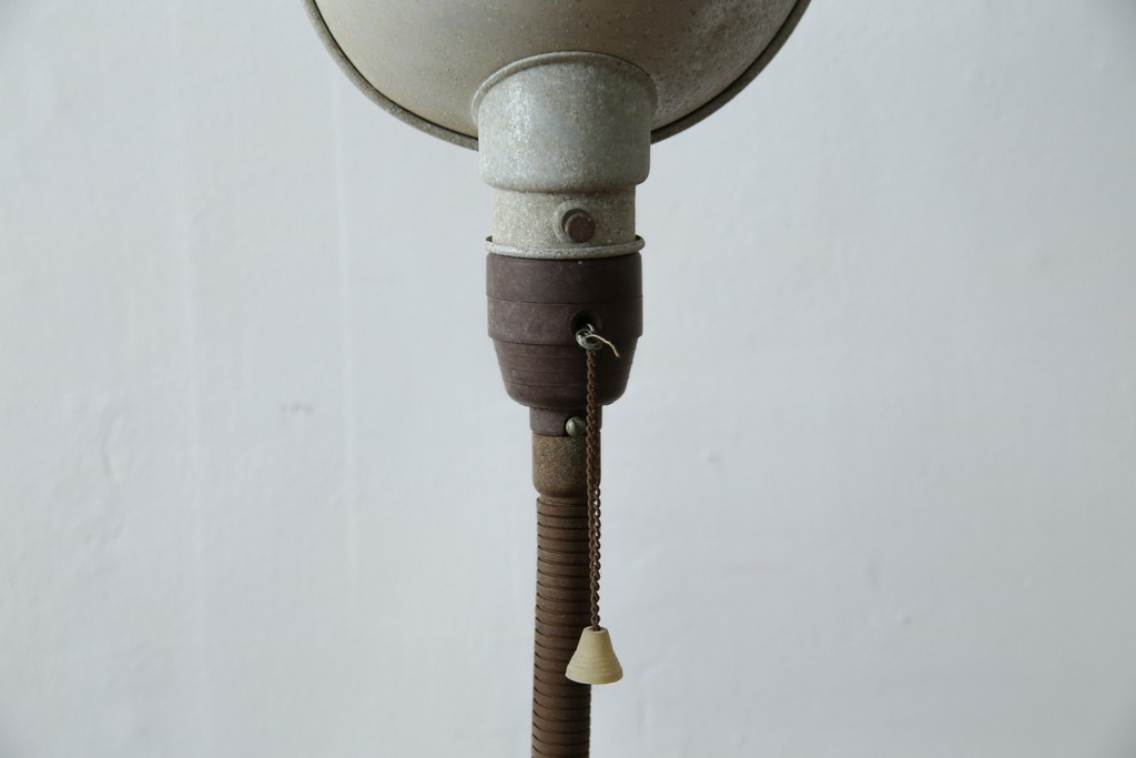 和製アンティーク　向きを調整しやすい三本脚のスタンドライト　(R-085750)