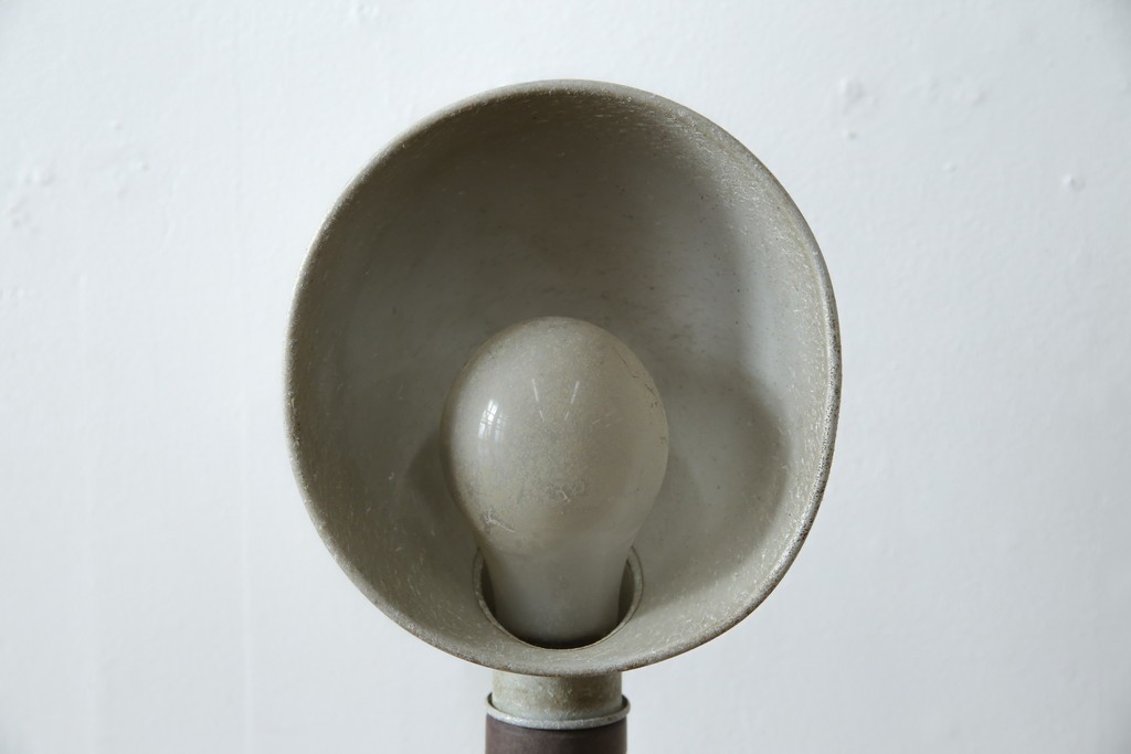 和製アンティーク　向きを調整しやすい三本脚のスタンドライト　(R-085750)