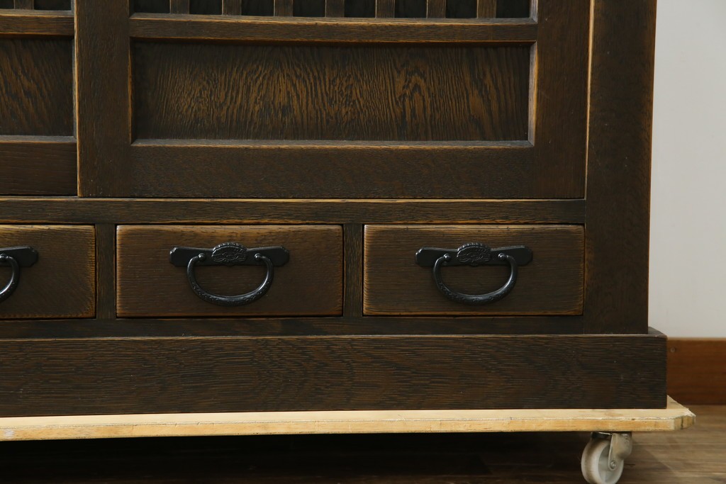 中古　美品　飛騨産業　JAPAN PROVINCIAL(ジャパンプロヴィンシャル)　格子戸の意匠が趣深い帳場箪笥　定価約95万円　(R-085751)