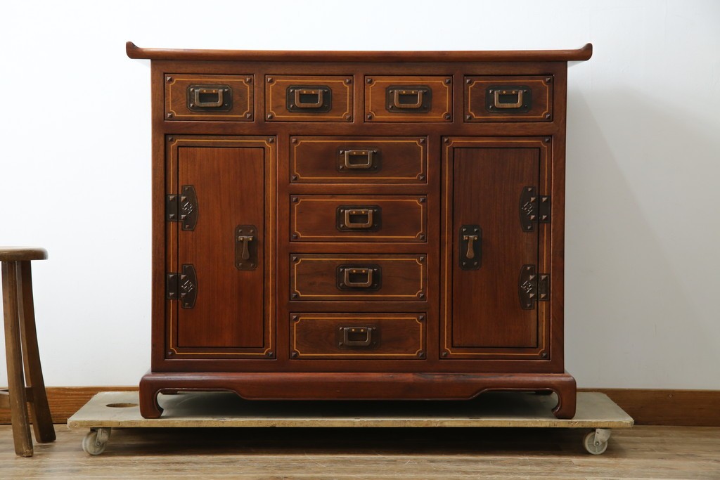 中古　国産指物工芸家具　花梨(カリン)材　オリエンタル　李朝デザイン×象嵌が目を引くキャビネット　定価推定約70万円以上　(R-085752)