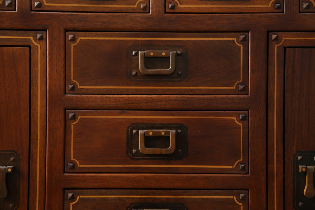 中古　国産指物工芸家具　花梨(カリン)材　オリエンタル　李朝デザイン×象嵌が目を引くキャビネット　定価推定約70万円以上　(R-085752)