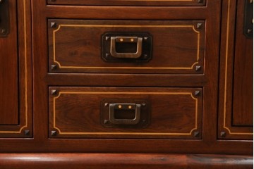 中古　国産指物工芸家具　花梨(カリン)材　オリエンタル　李朝デザイン×象嵌が目を引くキャビネット　定価推定約70万円以上　(R-085752)