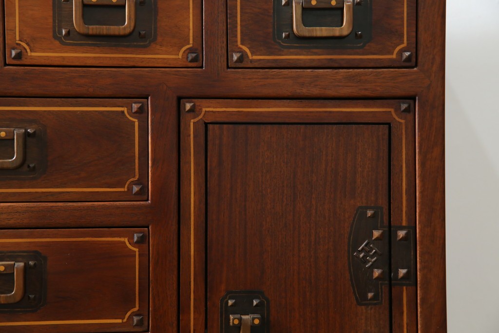 中古　国産指物工芸家具　花梨(カリン)材　オリエンタル　李朝デザイン×象嵌が目を引くキャビネット　定価推定約70万円以上　(R-085752)