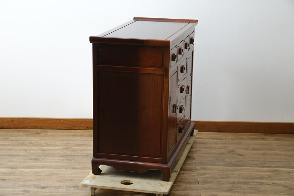 中古　国産指物工芸家具　花梨(カリン)材　オリエンタル　李朝デザイン×象嵌が目を引くキャビネット　定価推定約70万円以上　(R-085752)