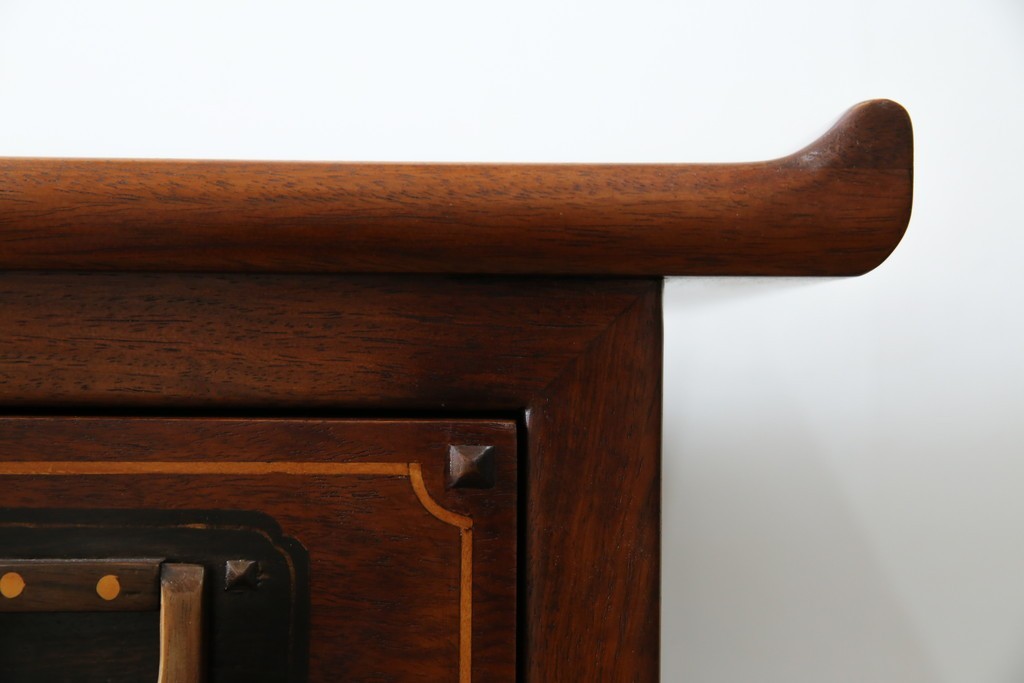 中古　国産指物工芸家具　花梨(カリン)材　オリエンタル　李朝デザイン×象嵌が目を引くキャビネット　定価推定約70万円以上　(R-085752)