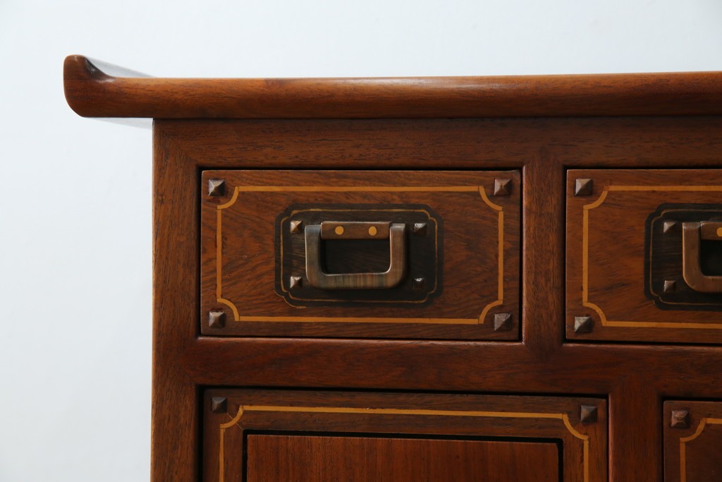 中古　国産指物工芸家具　花梨(カリン)材　オリエンタル　李朝デザイン×象嵌が目を引くキャビネット　定価推定約70万円以上　(R-085752)