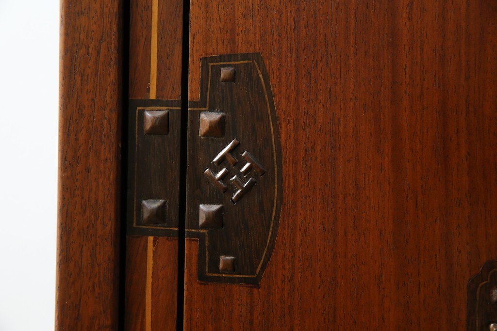 中古　国産指物工芸家具　花梨(カリン)材　オリエンタル　李朝デザイン×象嵌が目を引くキャビネット　定価推定約70万円以上　(R-085752)