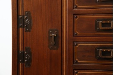 中古　国産指物工芸家具　花梨(カリン)材　オリエンタル　李朝デザイン×象嵌が目を引くキャビネット　定価推定約70万円以上　(R-085752)