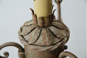 フランスヴィンテージ　ロートアイアン　植物モチーフの装飾が上品なフロアスタンド　(R-085753)