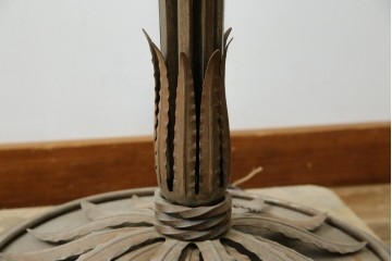 フランスヴィンテージ　ロートアイアン　植物モチーフの装飾が上品なフロアスタンド　(R-085753)