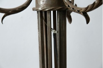 フランスヴィンテージ　ロートアイアン　植物モチーフの装飾が上品なフロアスタンド　(R-085753)