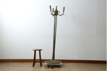 フランスヴィンテージ　ロートアイアン　植物モチーフの装飾が上品なフロアスタンド　(R-085753)