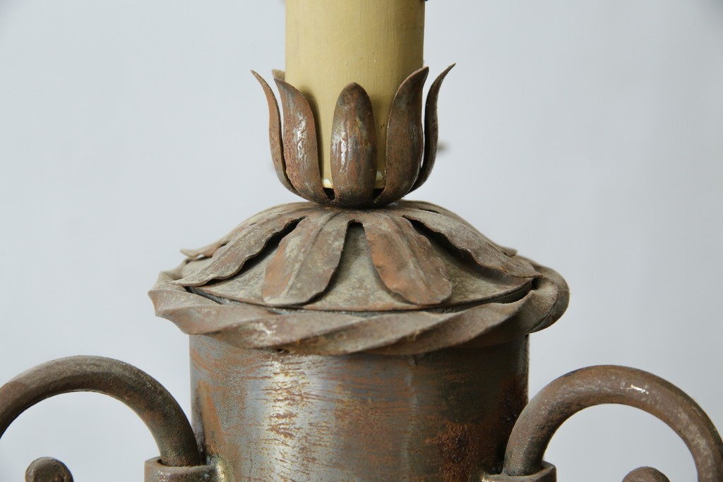 フランスヴィンテージ　ロートアイアン　植物モチーフの装飾が上品なフロアスタンド　(R-085753)