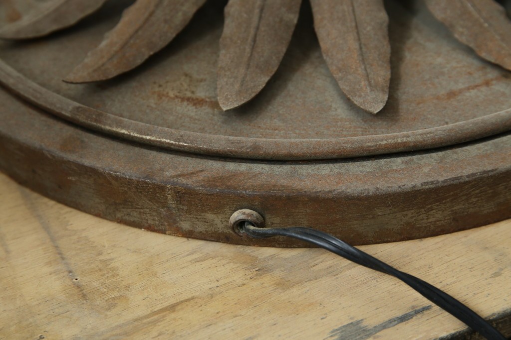 フランスヴィンテージ　ロートアイアン　植物モチーフの装飾が上品なフロアスタンド　(R-085753)