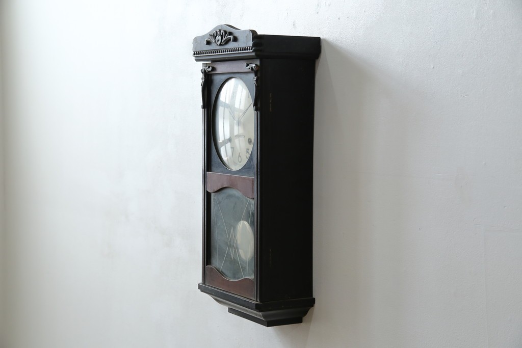 和製ヴィンテージ　日本時計(NIPPON CLOCK)　クラシカルな彫刻と木部の配色が上品な振り子時計　(R-085754)